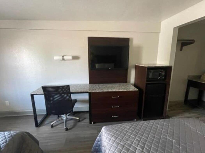 Bedroom 4, Western Inn Marietta, Cobb