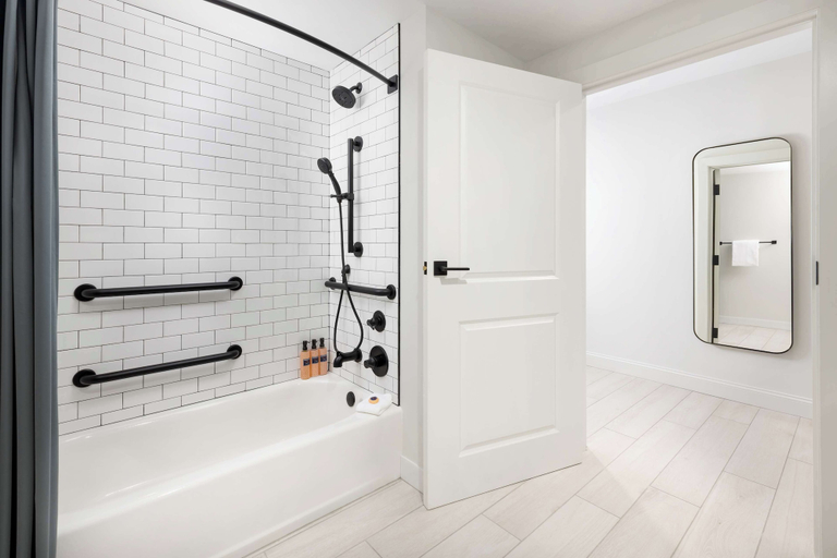 Bathroom 5, The Pell - Part of JdV by Hyatt, Newport