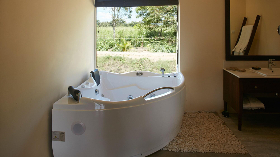 Bathroom 5, Seerock The King's Domain, Dambulla