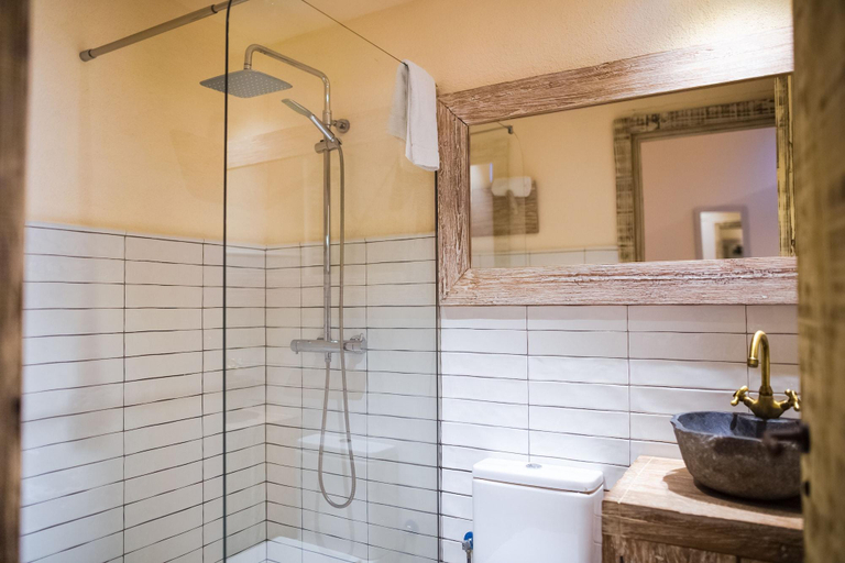 Bathroom, La Bodega Suites, Barcelona