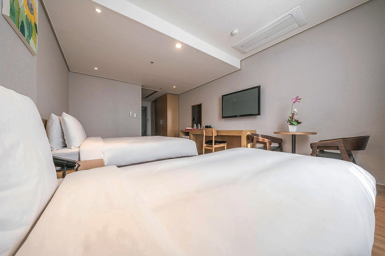 Bedroom 18