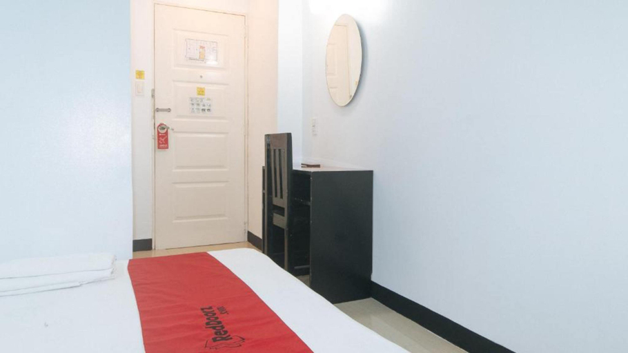 Bedroom 4, RedDoorz @ Ranchotel Bayanan Alabang, Muntinlupa