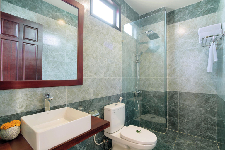 Bathroom 3, Gia Phat Homestay, Da Nang
