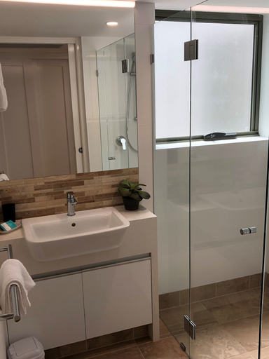 Bathroom 4, Camargue Beachfront Apartments, Maroochy - Maroochydore