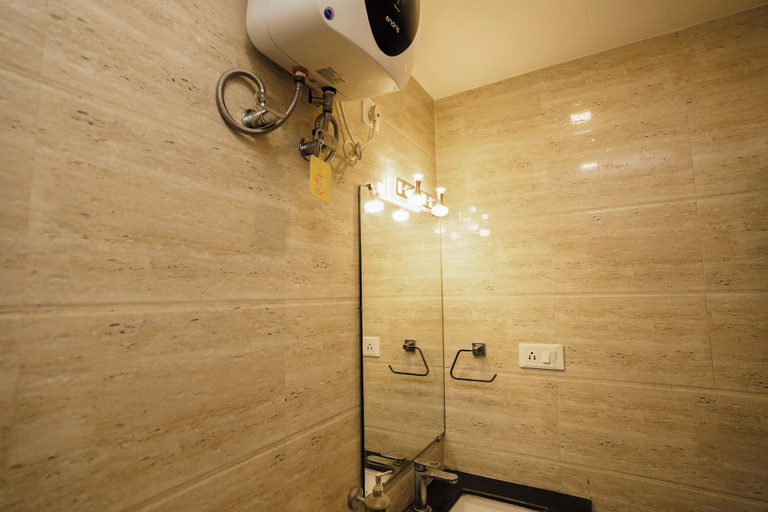 Bathroom 5, Hotel Sheldon Inn, South 24 Parganas