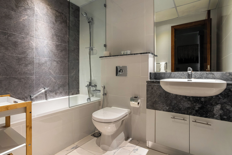 Bathroom 3, SIMPLY COMFORT Luxury 2Br Apt with Stunning Views Amna Tower, Dubai