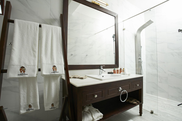 Bathroom 5, Seerock The King's Domain, Dambulla
