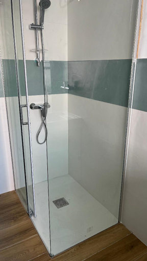 Bathroom 2, Casalucente, Genova