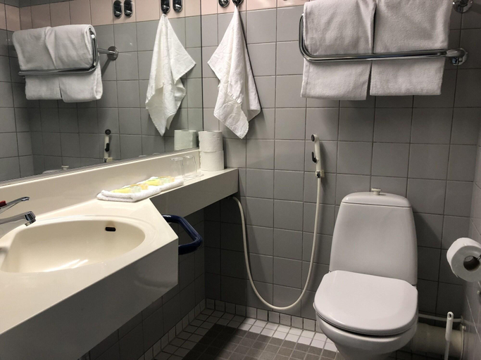 Bathroom 4, West Side Hotel, Finland Proper