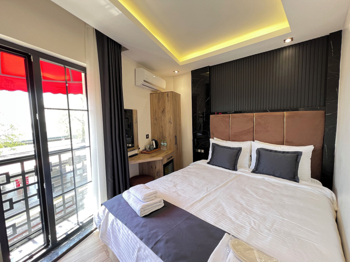Bedroom 2, The Bail Hotel, Fatih