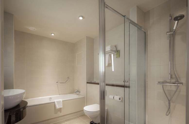 Bathroom 4, Holiday Inn London Luton North by IHG, Luton
