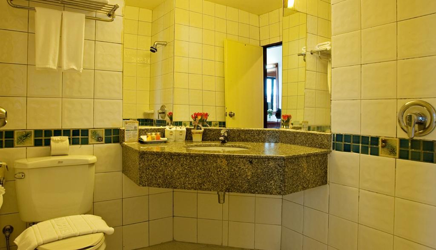 Bathroom 18