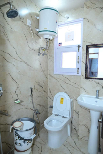 Bathroom 3, The Cedar Bliss, Shimla