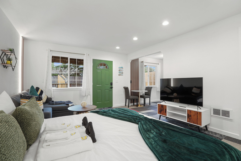 Bedroom 1, Beachy 1BR Escape with SofaBed Golf, San Mateo