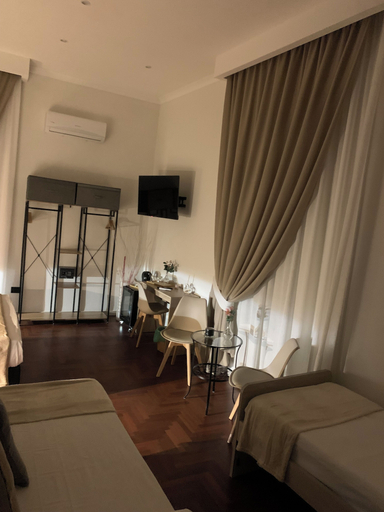 Others 5, ar.b&b nel cuore di napoli, Napoli