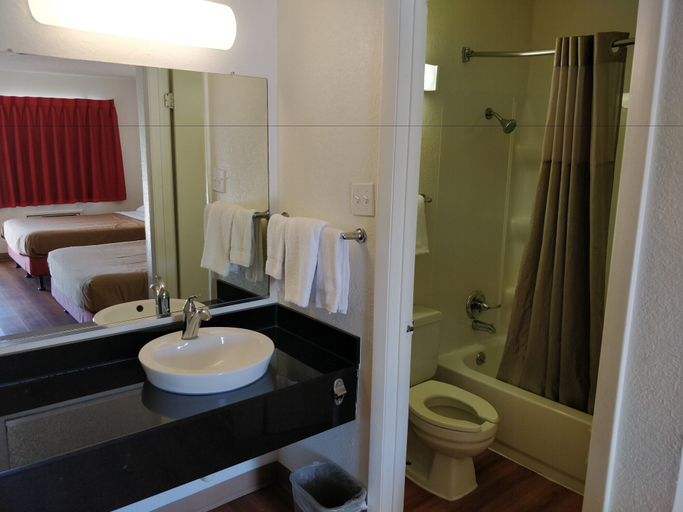 Bathroom 4, Motel 6 North Richland Hills, TX, Tarrant