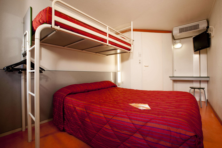Bedroom 4, Premiere Classe Tarbes - Bastillac, Hautes-Pyrénées