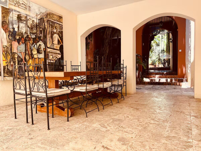 Food & Drinks, Paseo Colonial - Leo's Favorite, Distrito Nacional
