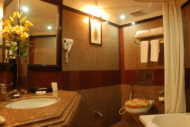 Bathroom 15