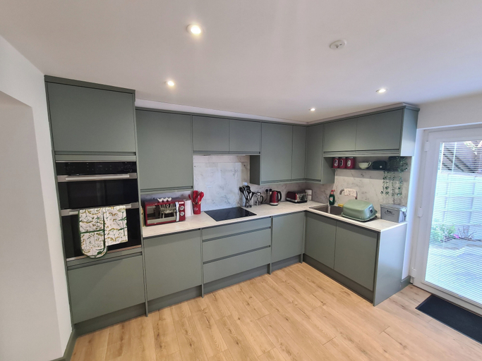 Private kitchen, Conwy Charm Cottage - 3 Bed Retreat, Conwy