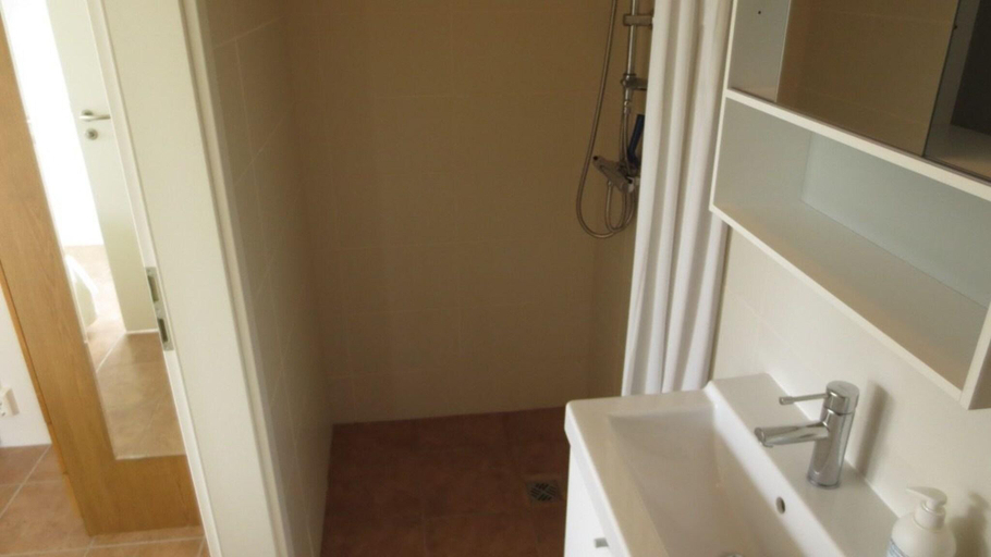 Bathroom 5, La Kjarkot Rooms And Cottages With Kitchen, Borgarbyggð