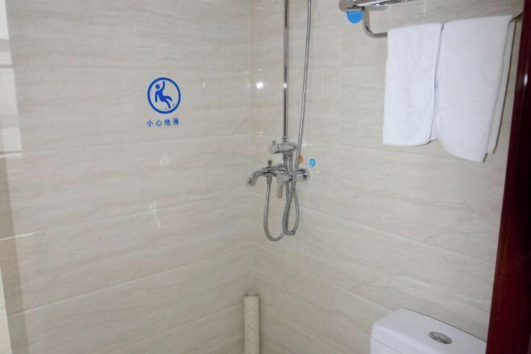 Bathroom 5, Zhaoyuan Wenfeng Hotel, Yantai