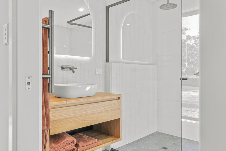 Others 5, Warrawindi Escapes, Wattle Range - East