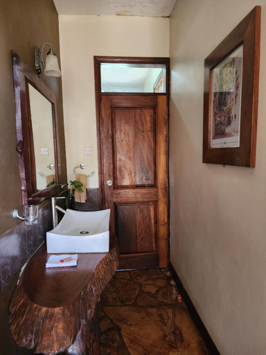 Bedroom 3, Surjios Guesthouse And Pizzeria, Jinja