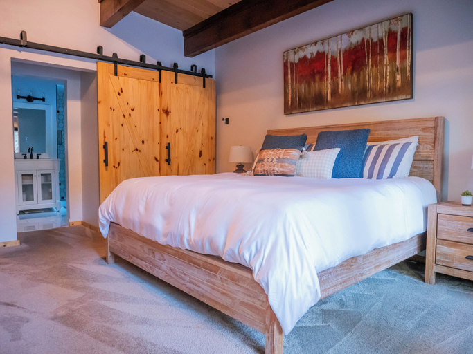 Bedroom, Bear Lodge, Placer