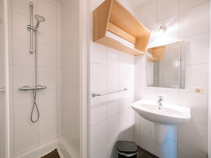Bathroom 3, Moderscheid Cottage with Spa, Liège