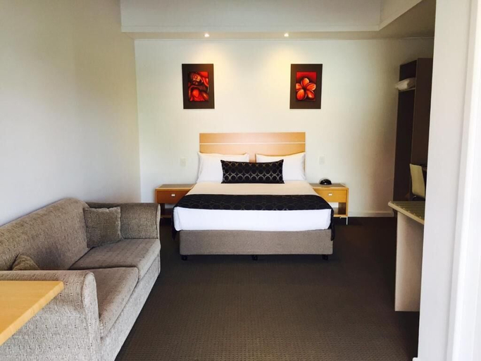 Bedroom 3, Burkes Hotel Motel, Moira - East