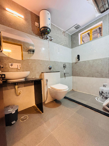 Bathroom, Madai Resort, Dhar