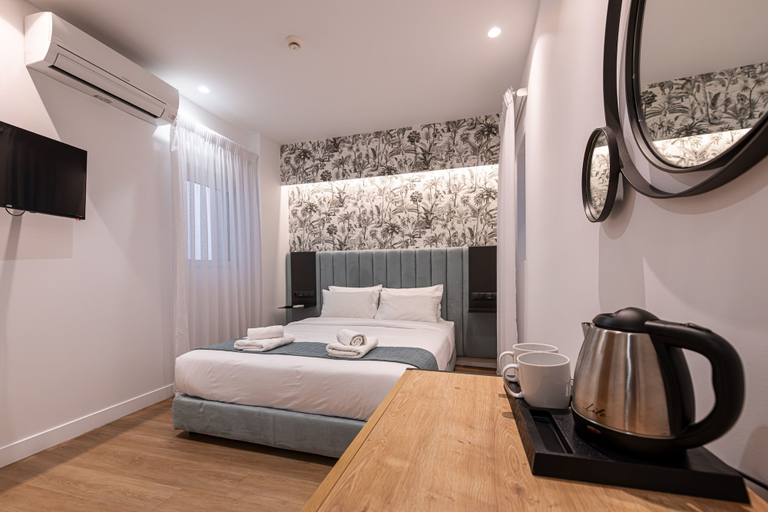 Room 5, Kriel Suites by LIV Homes Room 103, Attica