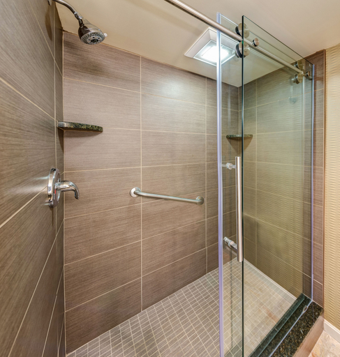 Bathroom 4, DoubleTree by Hilton Akron Fairlawn, Summit
