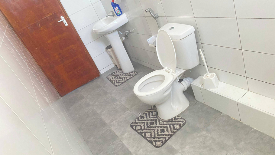 Bathroom 4, Apartment Sleeps 6 With Free Parking, Nyali