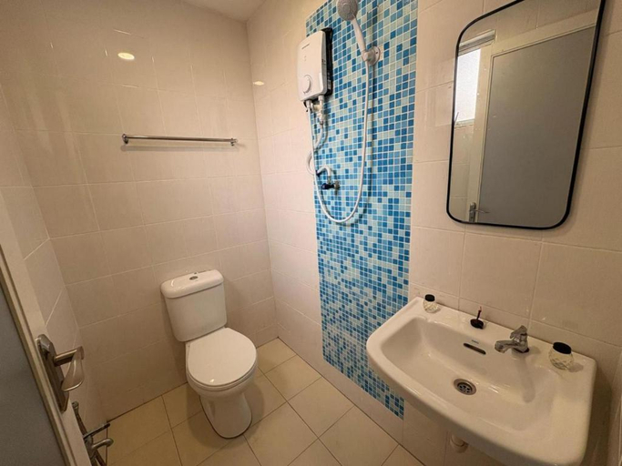 Bathroom 4, Aman Inn Hotel, Malacca City
