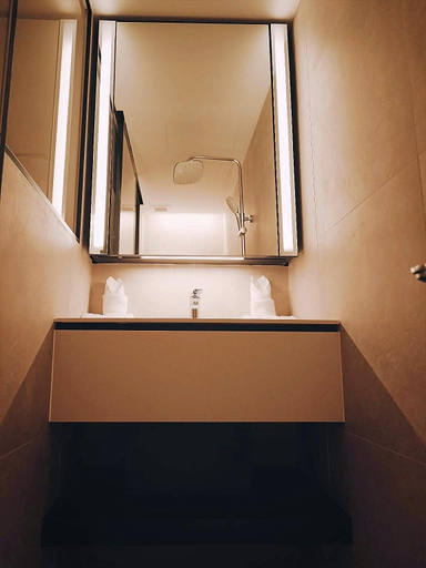 Bathroom 14