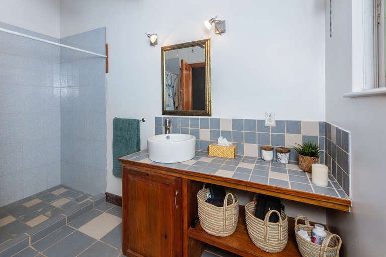 Bathroom 3, Valley View 2 Bedroom Home, Roatán