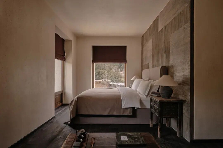 Bedroom 4, Sunyata, Dêqên Tibetan