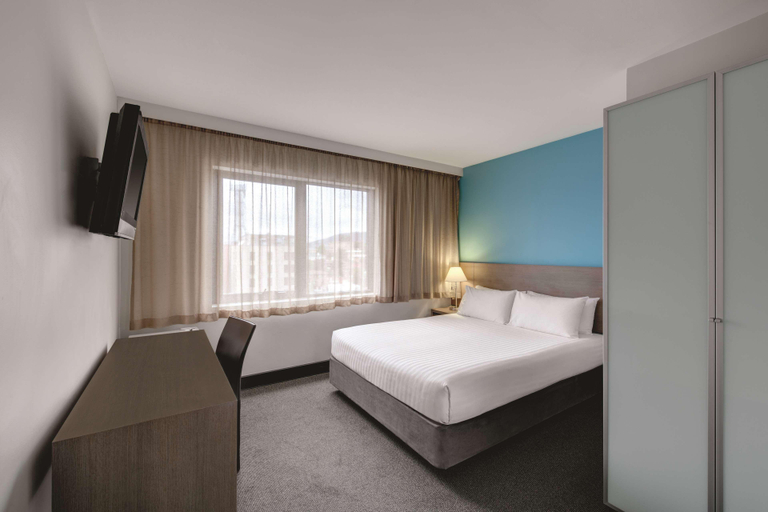 Bedroom 3, Travelodge Hotel Hobart, Hobart