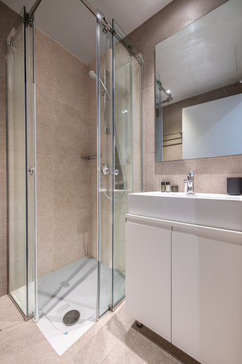 Room 4, Kriel Suites by LIV Homes Room 103, Attica