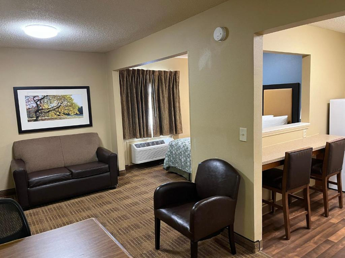 Public Area 2, HomeTowne Studios & Suites by Red Roof Greensboro, Guilford