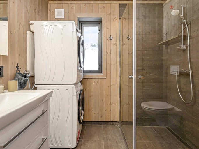 Bathroom 5, 4 Star Holiday Home in Favang, Ringebu