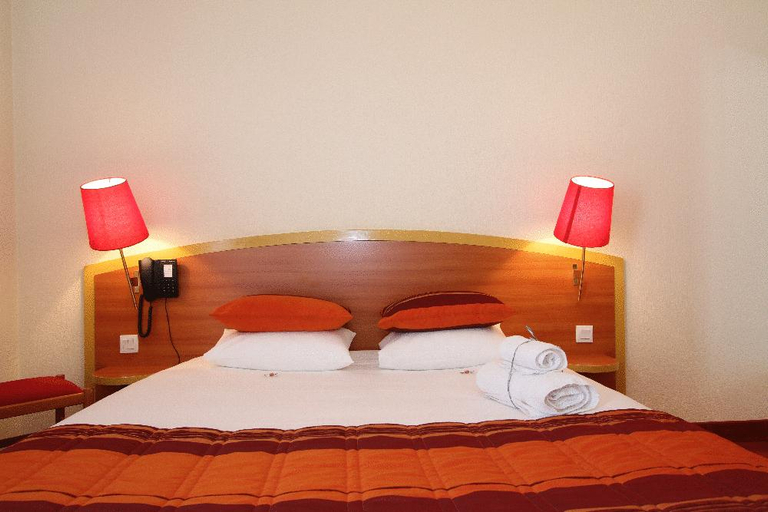 Bedroom 3, Kyriad Hotel Lamballe, Côtes-d'Armor