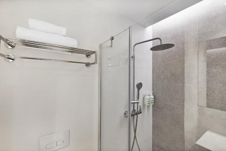 Bathroom 4, B&B HOTEL Sevilla Bormujos, Sevilla