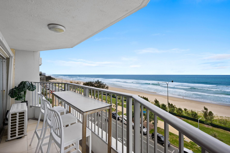 Others 4, Absolute Beachfront Apartment in Surfers, Gold Coast