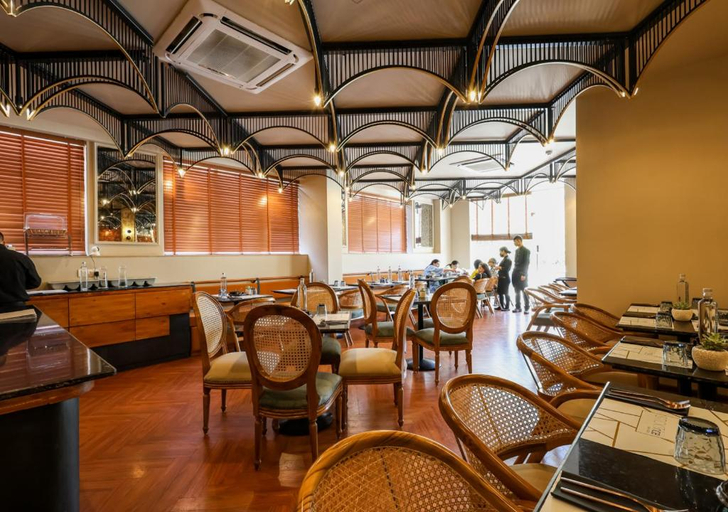 Food & Drinks 5, Bloom Hotel - Golf Course Road, Sector 43, Gurgaon