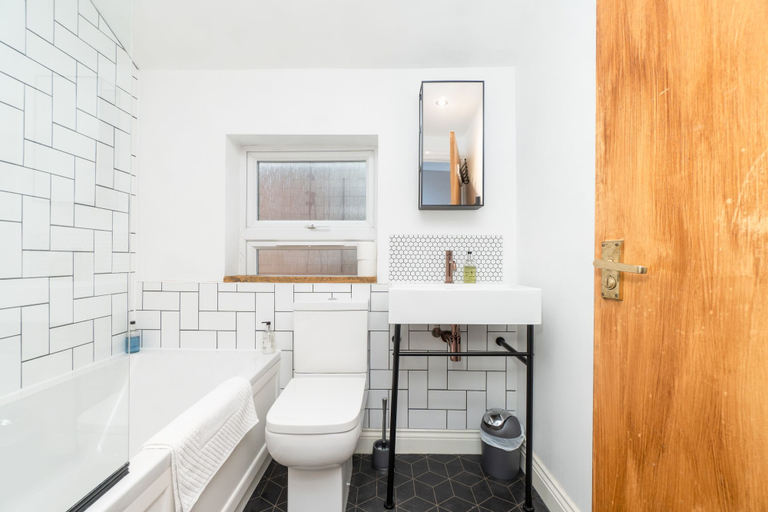 Bathroom 3, Homely and Modern Maisonette in Vibrant Bristol, Bristol