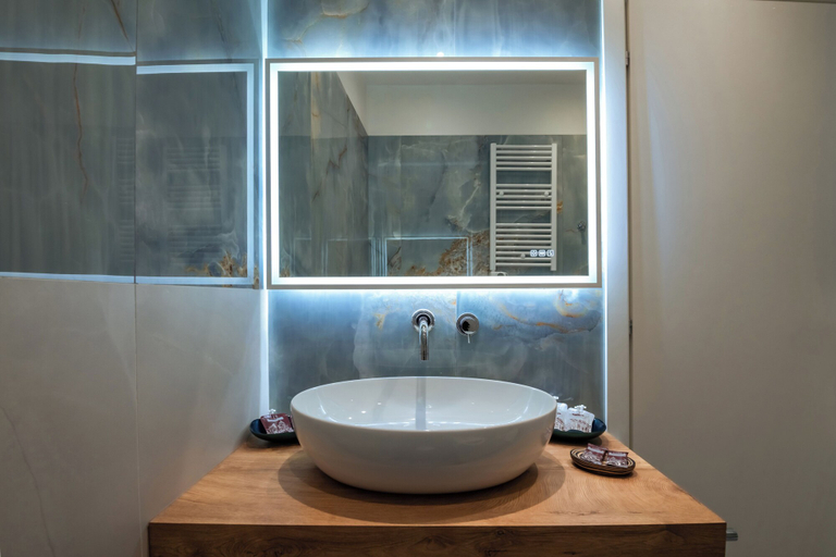 Bathroom 3, AP Royal, Rome