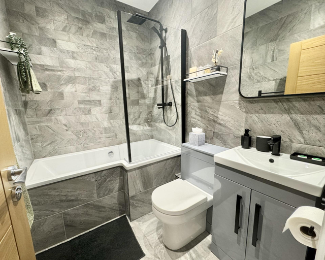 Bathroom 3, The Yorkshire Crown - Wake Up Apartments, North Yorkshire